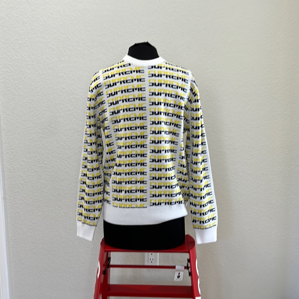 SUPREME sweater, new In package.